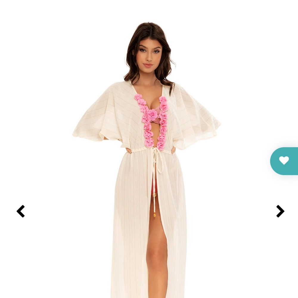 Elegant Cream Kaftan with Pink Accents
